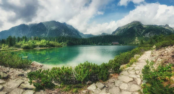 高塔特拉山国家公园的山脉和波普拉德湖全景 斯洛伐克 旅游生活方式的概念 与自然和谐相处 自然背景 — 图库照片