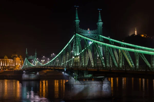 Gyönyörű Kép Szabadság Hídról Budapesten Éjszakai Fotózás — Stock Fotó