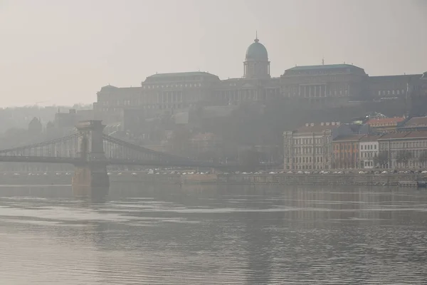 Den Dimmiga Morgonen Gamla Stan Budapest Ensam Man Som Går — Stockfoto