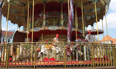 Gdansk, Polonya: 4 Ağustos 2018: iki düzeyli özgün Gdansk' Carousel.