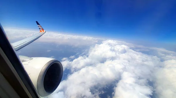 Vista Desde Ventana Del Avión Las Nubes —  Fotos de Stock