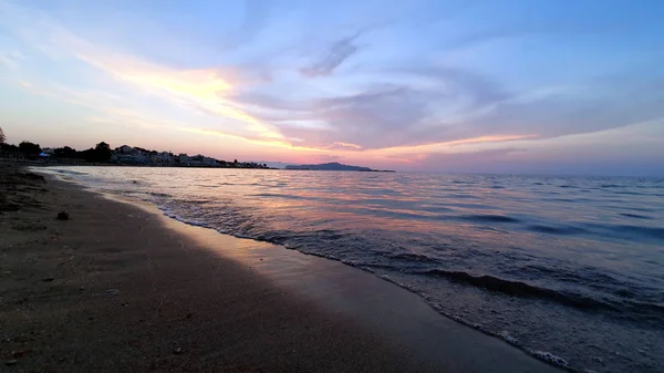 Arancione Cielo Blu Dopo Tramonto Sulla Riva Del Mare — Foto Stock