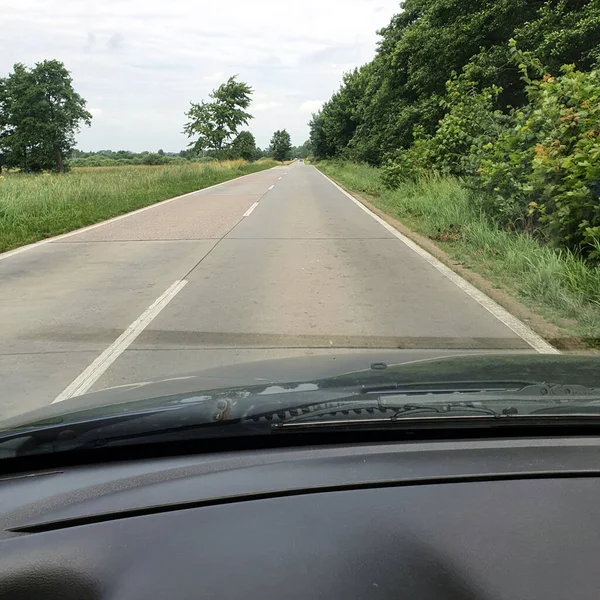 Straße Durch Die Polnische Landschaft Zwischen Bäumen — Stockfoto