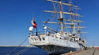 Gdynia, Polonya - 14 Temmuz 2020: Polonya yelkenli gemisi SV Dar Mlodziezy, Gdynia, Polonya
