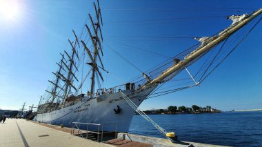 Gdynia, Polonya - 14 Temmuz 2020: Polonya yelkenli gemisi SV Dar Mlodziezy, Gdynia, Polonya