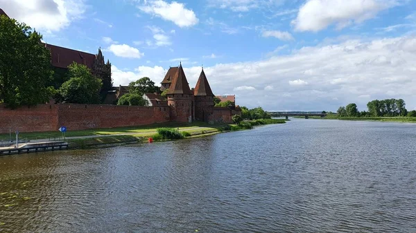 波兰Nogat河畔Malbork城堡 — 图库照片
