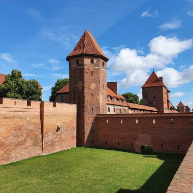 Polonya 'nın Malbork kentindeki Tötonik Kale Duvarları