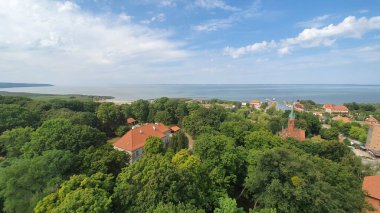 Polonya 'nın Frombork kentindeki Vistula Gölü' nün havadan görünüşü