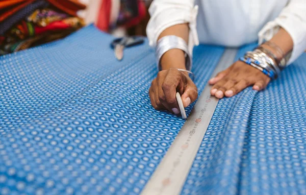 Closeup Fabric Shop Owner Standing Counter Measuring Marking Piece Beautiful — Stock Photo, Image