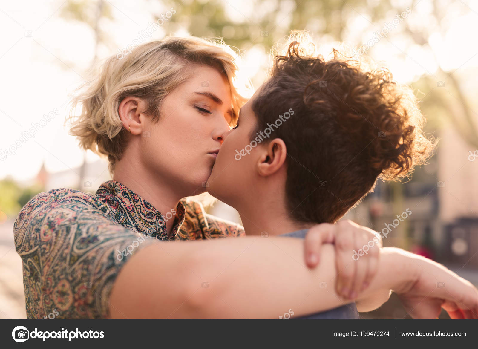lesbica bacio pic