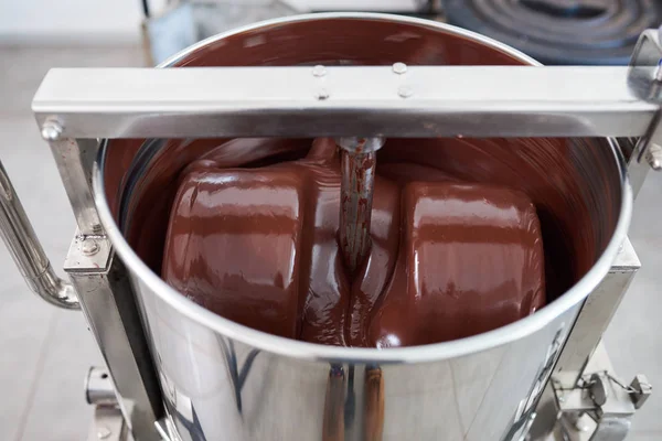 Closeup Grande Misturador Aço Inoxidável Uma Fábrica Produção Chocolate Artesanal — Fotografia de Stock