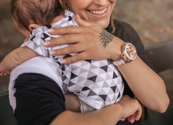 Closeup Smiling Young Mother Sitting Bark Bench Cradling Her Adorable — Stock Photo, Image