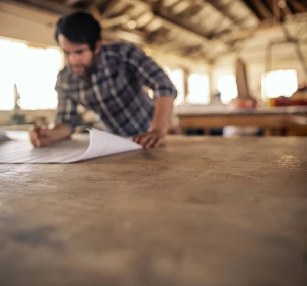 Defocused Image Woodworker Leaning Workbench His Large Carpentry Workshop Reading — Stock Photo, Image