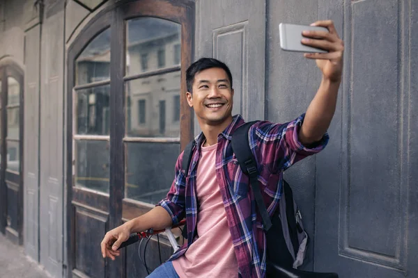 Smiling Young Asian Man Plaid Shirt Leaning His Bike Wall — Stock Photo, Image