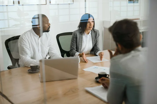 Diverse Group Businesspeople Having Meeting Together Table Glass Office Boardroom — Stock Photo, Image