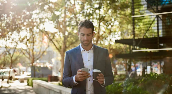 Young Businessman Reading Text His Cellphone While Walking City Takeaway — Stock Photo, Image