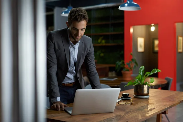 Portrait Confident Young Businessman Leaning His Desk Quiet Office Working — Stock Photo, Image