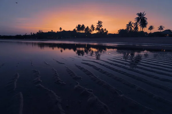 Γραφική Θέα Του Όμορφου Ηλιοβασιλέματος Στην Παραλία — Φωτογραφία Αρχείου