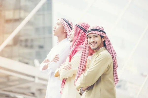 Stilig Arabisk Affärsman Leende — Stockfoto