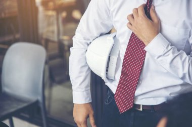 İş Pazarlama Ekibi Ofiste İşbirliği Yapın. Bir grup insan birlikte çalışarak toplanıyor. Pazarlama iletişimi strateji iş ofisi. İş Ekibi konferans toplantısı dışında. İş Kavramı