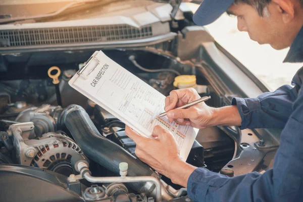 Mechanik Car Service Garażu Samochodowym Auto Samochód Pojazdy Serwisu Budowy — Zdjęcie stockowe