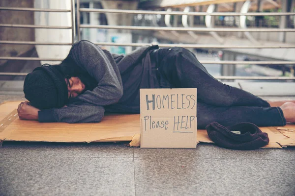 Hajléktalanok Szegények Koldus Kér Pénzt Munkát Reméli Segítséget Tehetetlen Piszkos — Stock Fotó