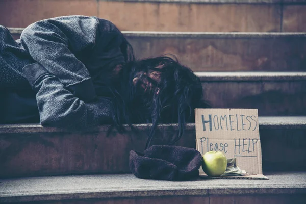 Hemlösa Människor Fattigdom Tiggare Man Ber Pengar Jobb Och Hoppas — Stockfoto