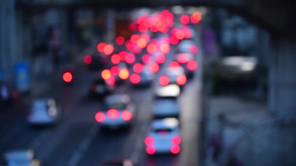 ボケ抽象的なぼやけた背景のお祝いのトラフィックの赤いライト車の道路輝く円形のアニメーションの動き3D上 現代都市の明るい形の点滅光で輝く背景 — ストック動画