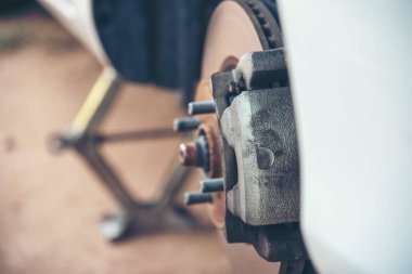 Tamirci araba tamircisi otomobil garajı otomobil araç tamircisi makine tamircisi. Otomobil mekaniği, araba tamiri için ellerinizi kapatın. Tamirci Teknisyen Atölyesi