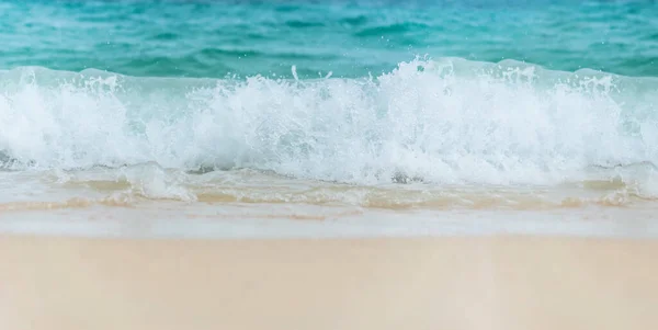 Léto Tropická Pláž Modrý Oceán Příroda Krajina Bílou Vlnou Tropickém — Stock fotografie