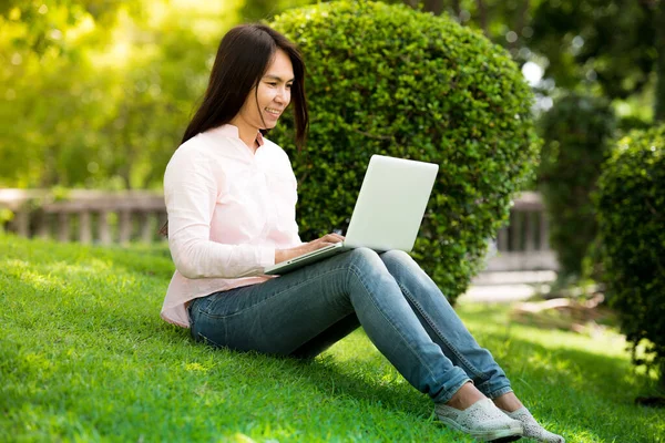 Asian Woman Sitting Green Park Using Laptop Computer Woman Working — Stock Photo, Image