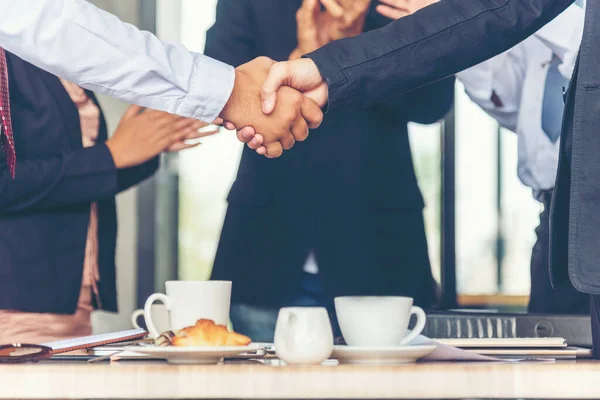 Team Business Partners Beim Händeschütteln Zur Begrüßung Von Start Kleinunternehmen — Stockfoto