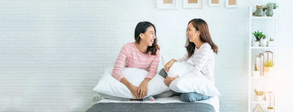 Banner Bahagia Lesbian Pasangan Homoseksual Kebahagiaan Gaya Hidup Tempat Tidur — Stok Foto