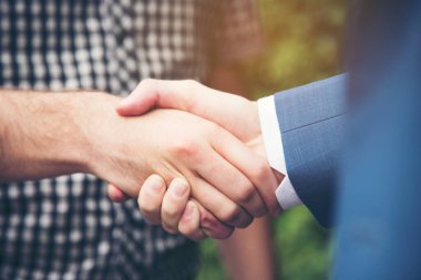 İş ortakları toplantısı takım olarak el ele tutuşuyor. Başarılı Takım Çalışması Eller Hareketi. Ortaklık İş Konsepti.