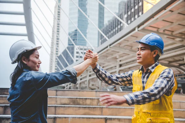 Partner Business Trust Teamwork Partnerskab Industri Entreprenør Knytnæve Bump Handel - Stock-foto