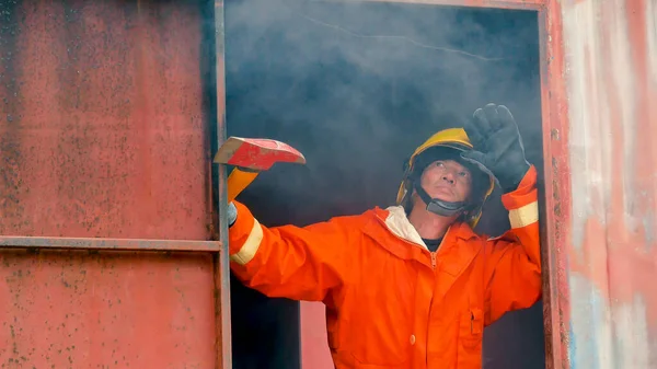 Firefighter Fighting Flame Using Fire Hose Chemical Water Foam Spray — Stock Photo, Image