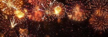 Banner Golden Firework, ulusal bayramı kutlamak için yıldönümünü kutluyor. Geri sayım 2024 parti zamanı. Yeni yılınız kutlu olsun. 4 Temmuz Tatil Festivali ve fotokopi alanı.