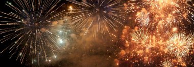 Banner Golden Firework, ulusal bayramı kutlamak için yıldönümünü kutluyor. Geri sayım 2024 parti zamanı. Yeni yılınız kutlu olsun. 4 Temmuz Tatil Festivali ve fotokopi alanı.