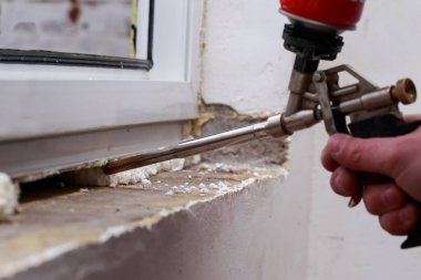 Windows yüklemesinde poliüretan köpük kullanarak