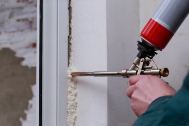 Windows yüklemesinde poliüretan köpük kullanarak
