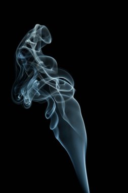 dalgalı beyaz siyah bir arka plan üzerinde duman