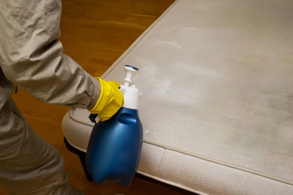 Dry Cleaning Old White Mattress — Stock Photo, Image