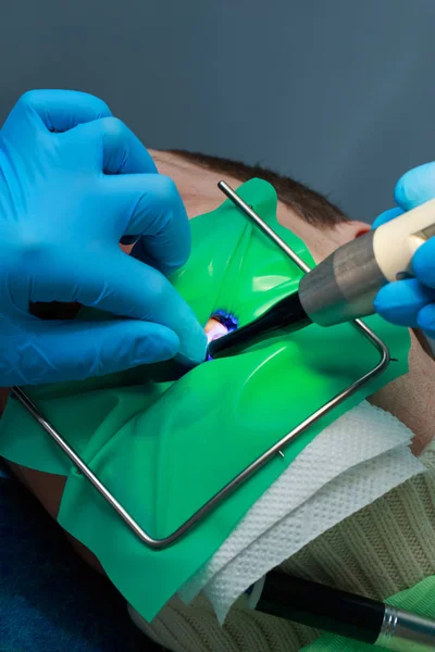 Dentist Very Carefully Check Repair Tooth His Young Patient — Stock Photo, Image