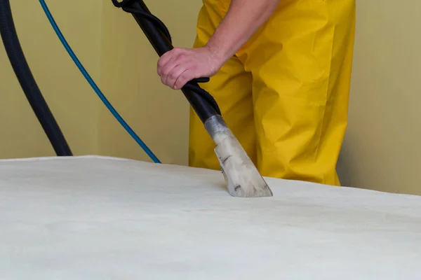 Dry Cleaning Old White Mattress — Stock Photo, Image