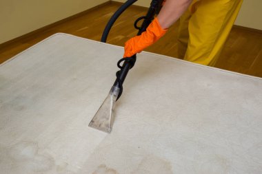 eski bir beyaz yatak Kuru Temizleme