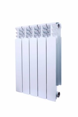 Beyaz bir arka plan üzerinde izole radyatör pil