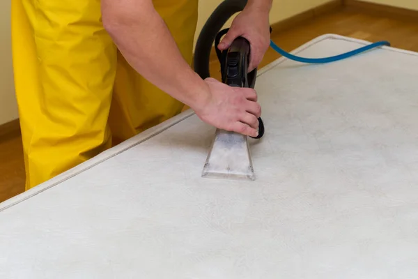 Dry Cleaning Old White Mattress — Stock Photo, Image