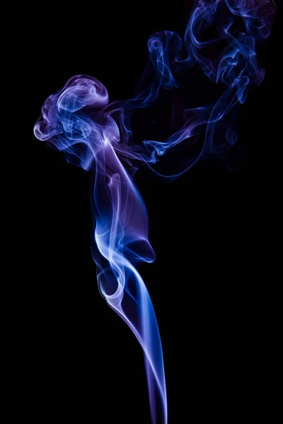 Vlnité Fialová Kouře Černém Pozadí — Stock fotografie
