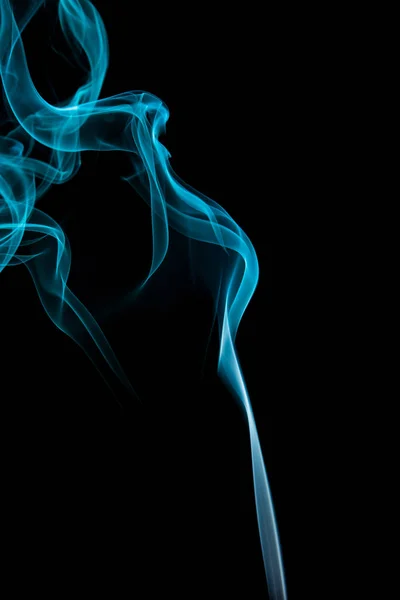 Fumo Blu Ondulato Sfondo Nero — Foto Stock