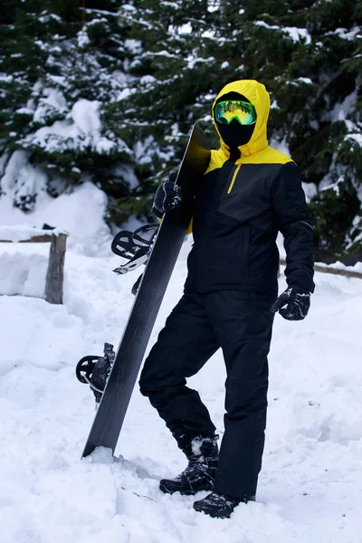 Snowboardista Sršeň Horském Svahu — Stock fotografie